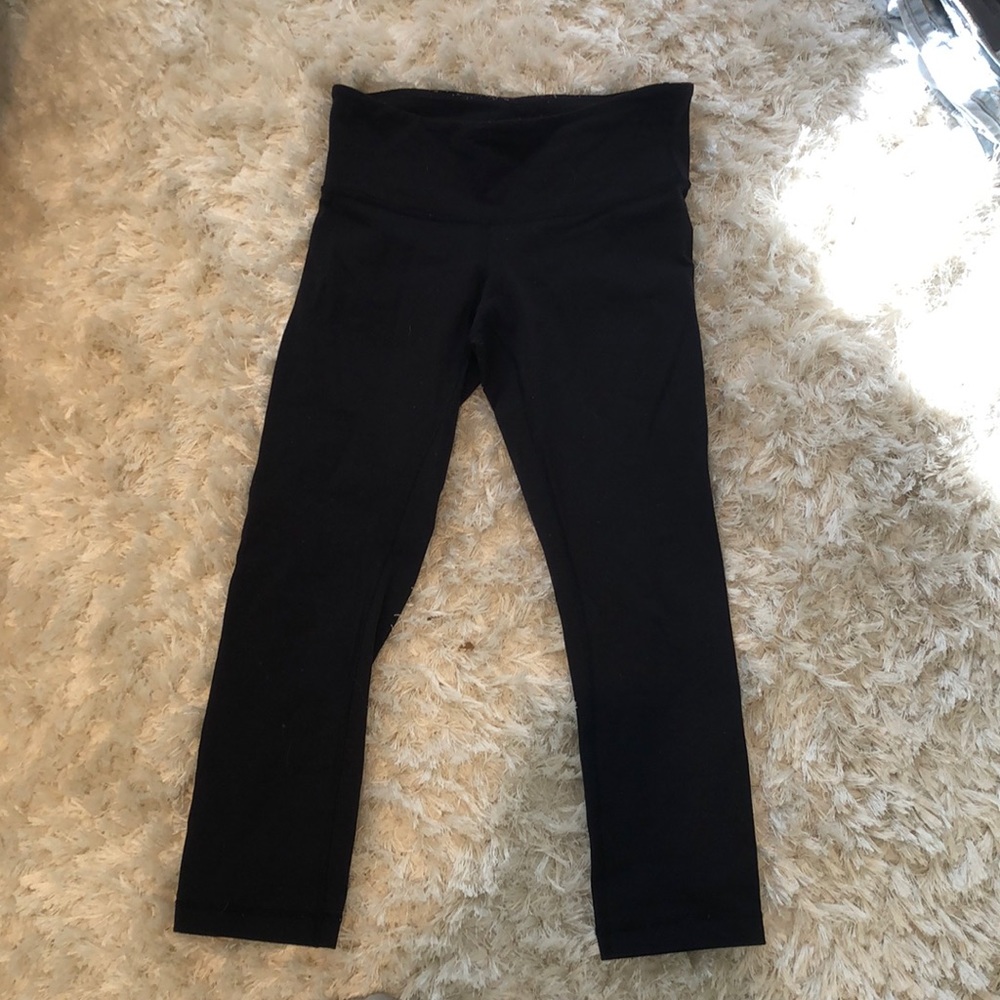 Lululemon black cropped leggings